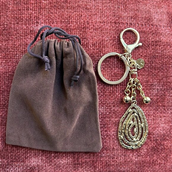 New TEARDROP SWIRL Bag Charm Gold Tone ୭ - Picture 3 of 8